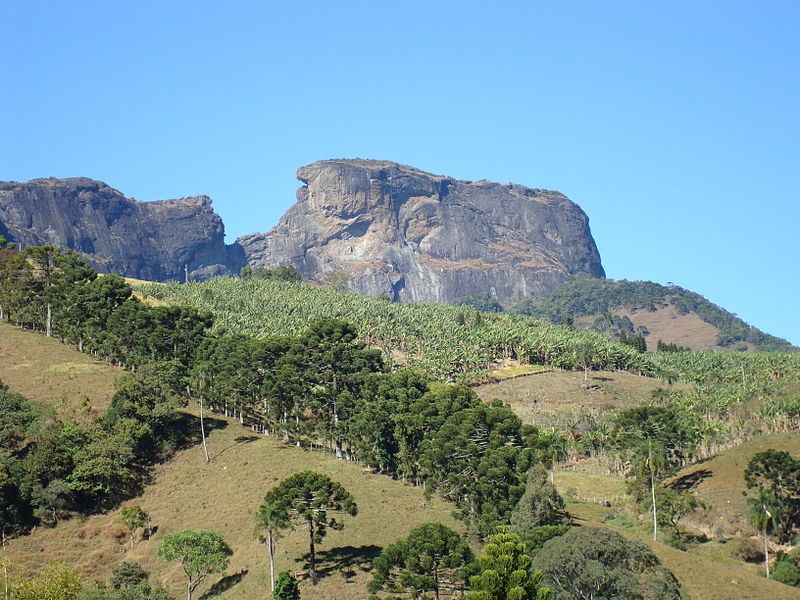 800px-Pedra_do_Bau